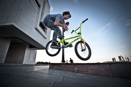 Велоспорт BMX BMX - велосипедный мотокросс.