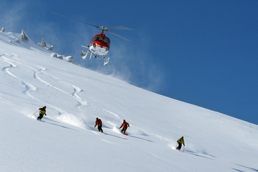 Хели-ски - спуск с горы в дали от специализированных мест.