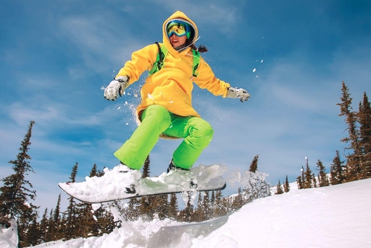 Сноубординг - самый популярный и доступный вид зимнего спорта.
